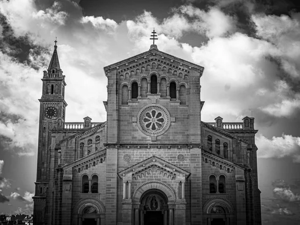 Santuário de Ta Pinu famoso - uma igreja popular na ilha de Gozo — Fotografia de Stock