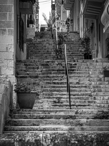 Schritte auf dem Hügel von Valletta in Malta — Stockfoto