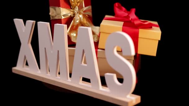 Enormi lettere XMAS - scrittura natalizia con scatole regalo — Video Stock