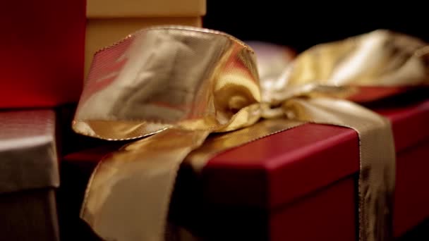 Festliche Geschenkbox - ein perfektes Geschenk — Stockvideo