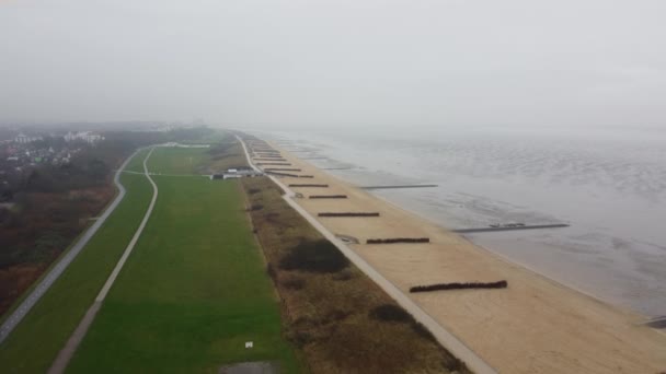 Natura stupefacente in Germania - il mare paludoso in una giornata nebbiosa — Video Stock