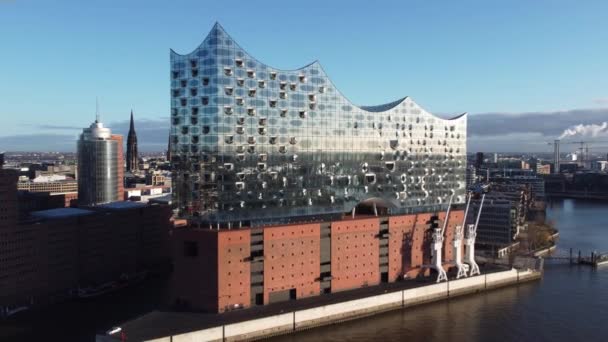 Limandaki ünlü Hamburg Konser Salonu Elbphilharmonie HAMBURG, GERMANY 25 ARALIK 2020 — Stok video