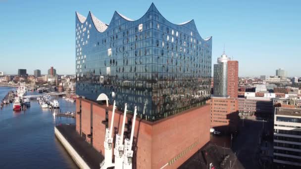 Edifício mais famoso em Hamburgo - o Elbphilharmonie Concert Hall - HAMBURG, ALEMANHA - DEZEMBRO 25, 2020 — Vídeo de Stock