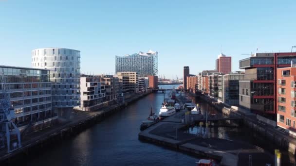 Hamburg 'da Hafencity adında bir liman bölgesi. — Stok video