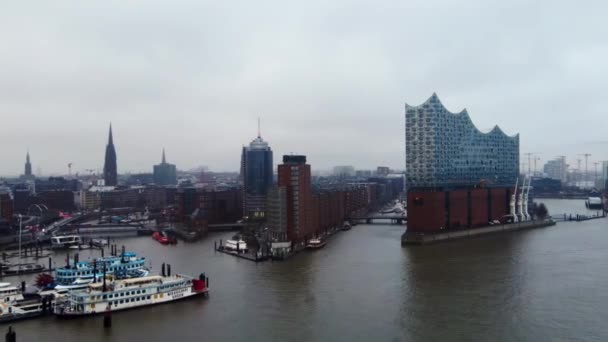 Flyg över Hamburgs hamn - HAMBURG, TYSKLAND - DECEMBER 24, 2020 — Stockvideo