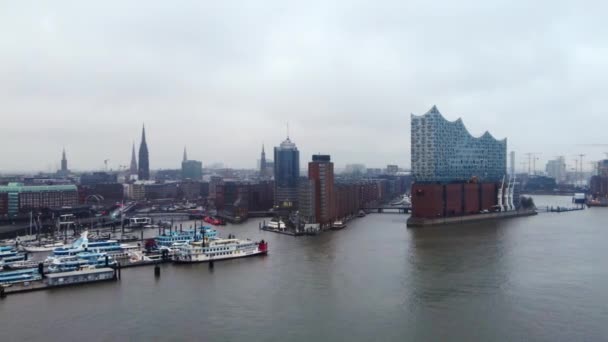 Πτήση πάνω από το λιμάνι του Αμβούργου - HAMBURG, ΓΕΡΜΑΝΙΑ - 24 Δεκεμβρίου 2020 — Αρχείο Βίντεο