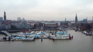 Hamburg Almanya 'sının Amazon manzarası - HAMBURG, GERMANY - 24 Aralık 2020