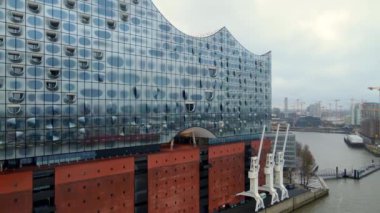 Limandaki ünlü Hamburg Konser Salonu Elbphilharmonie HAMBURG, GERMANY 24 Aralık 2020