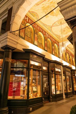 Hamburg şehir merkezinde geçiş - HAMBURG, Almanya - 25 ARALIK 2020