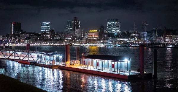 Porto de Hamburgo à noite — Fotografia de Stock