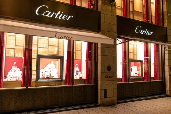Hamburg 'daki seçkin Cartier kuyumcusu HAMBURG, ALMANY 25 ARALIK 2020 — Stok fotoğraf