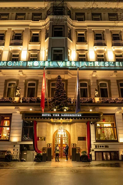 Fairmont Four Seasons Hotel v Hamburku - HAMBURG, NĚMECKO - 25. prosince 2020 — Stock fotografie