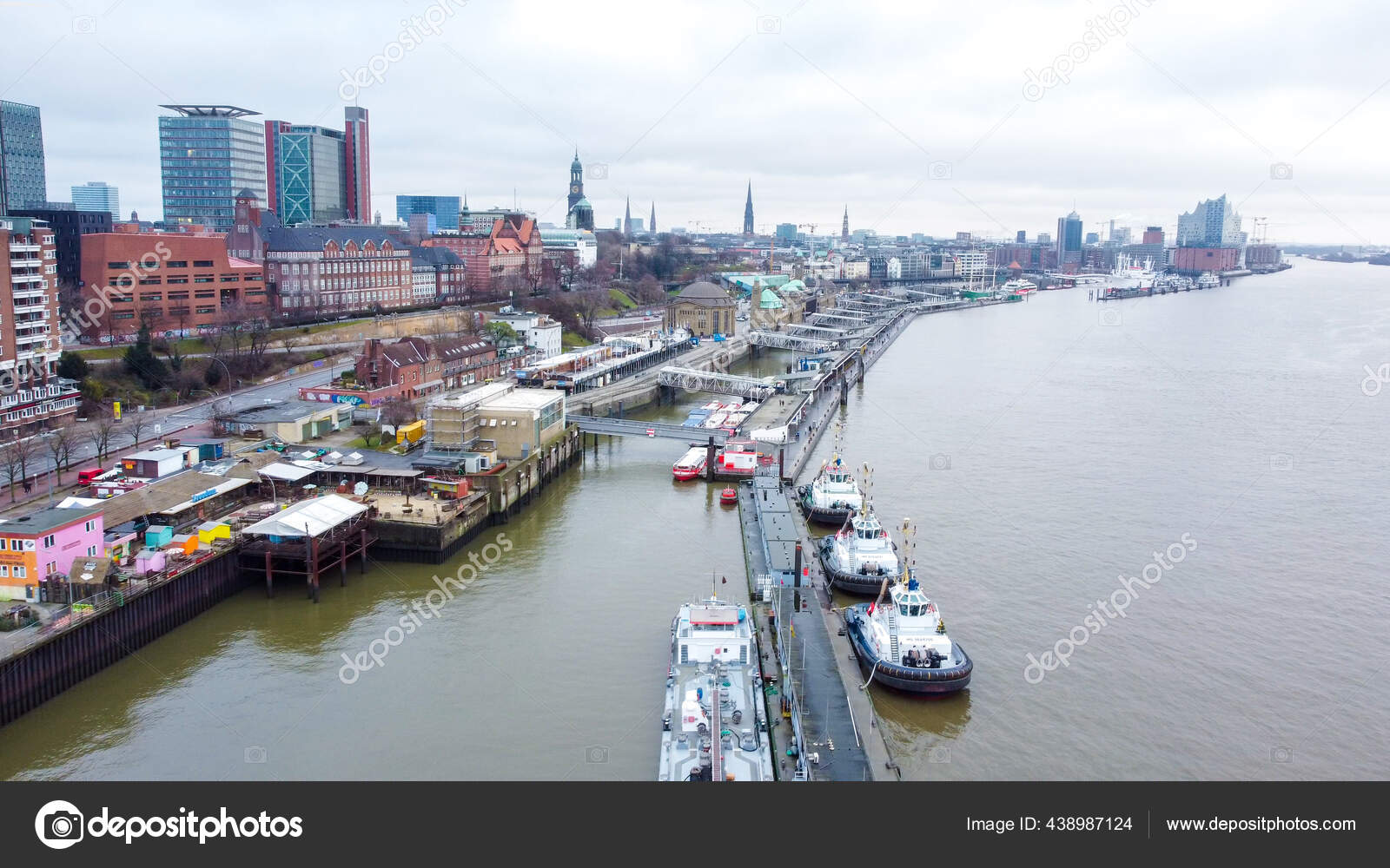 depositphotos_438987124-stock-photo-port-of-hamburg-from-above.jpg