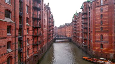 Hamburg 'da Speicherstadt adında ünlü bir depo bölgesi.