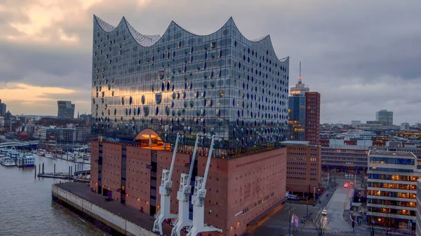 Célèbre salle de concert Elbphilharmonie à Hambourg - VILLE DE HAMBURG, ALLEMAGNE - 25 DÉCEMBRE 2020 — Photo