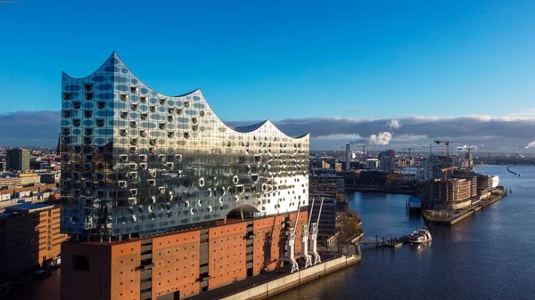 Célèbre salle de concert de Hambourg Elbphilharmonie dans le port - VILLE DE HAMBURG, ALLEMAGNE - 25 DÉCEMBRE 2020 — Photo