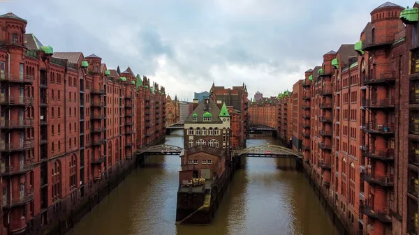 Berömda Magasindistriktet i Hamburg Tyskland kallas Speicherstadt — Stockfoto