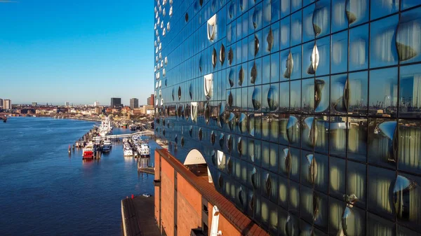 Beroemde concertzaal in Hamburg Elbphilharmonie in de haven - Stad HAMBURG, Duitsland - DECEMBER 25, 2020 — Stockfoto