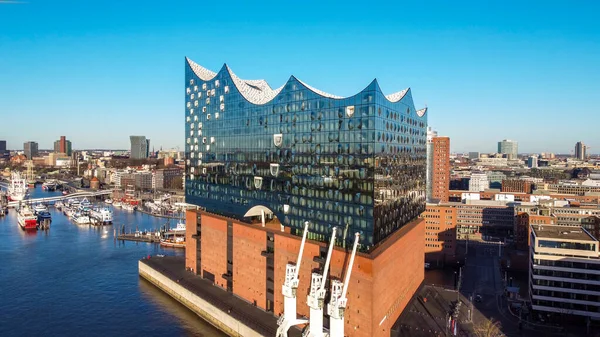 著名的汉堡音乐厅Elbphilharmonie in the harbour - CITY of HAMBURG, GERMANY - December 25, 2020 — 图库照片