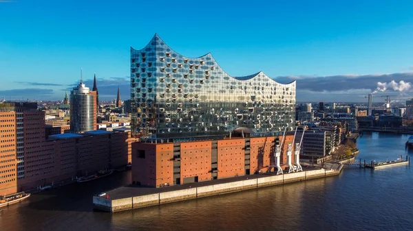 Slavný koncertní sál Elbphilharmonie v Hamburku — Stock fotografie