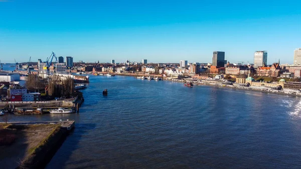 El distrito de Hamburgo St. Pauli en el puerto —  Fotos de Stock