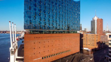 Limandaki ünlü Hamburg Konser Salonu Elbphilharmonie HAMBURG, ALMANY - 25 ARALIK 2020