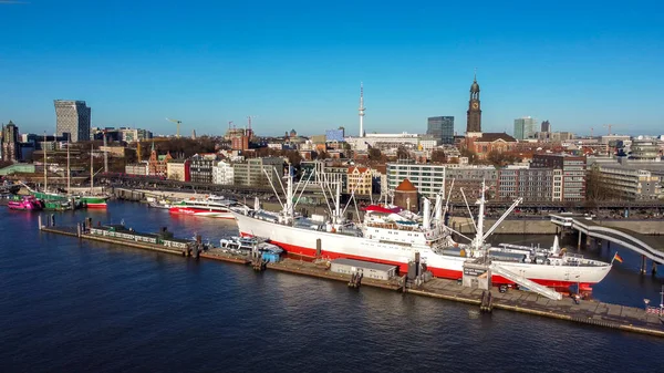 The district of Hamburg St. Pauli at the harbour - CITY OF HAMBURG, NĚMECKO - 25. prosince 2020 — Stock fotografie