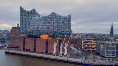 Limandaki ünlü Hamburg Konser Salonu Elbphilharmonie HAMBURG, ALMANY - 25 ARALIK 2020