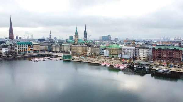 Hermoso centro de Hamburgo con Alster River — Foto de Stock