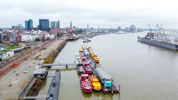 Hamburgs hamn ovanifrån en mulen dag — Stockfoto