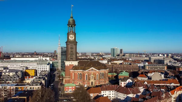 El distrito de Hamburgo St. Pauli en el puerto — Foto de Stock