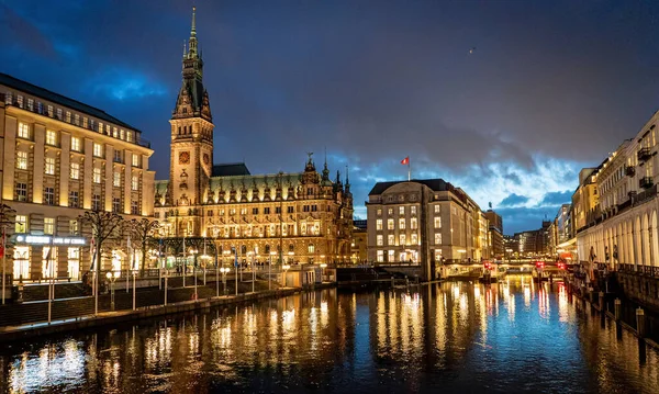 Hermoso centro de Hamburgo por la noche — Foto de Stock