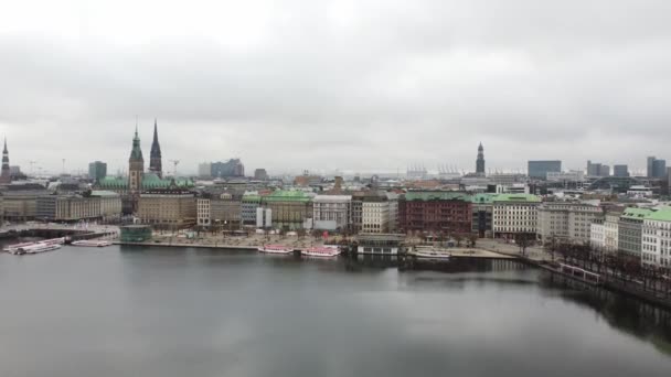 El hermoso centro de la ciudad de Hamburgo con Alster River — Vídeos de Stock