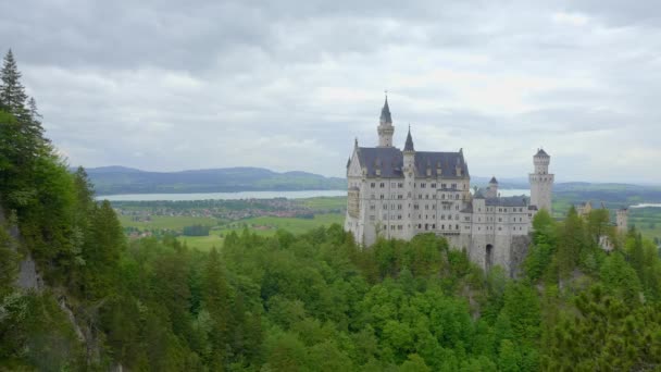 Famoso castillo de Neuschwanstein en Baviera Alemania — Vídeos de Stock