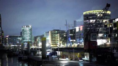 Geceleri Hamburg 'un Güzel Limanı