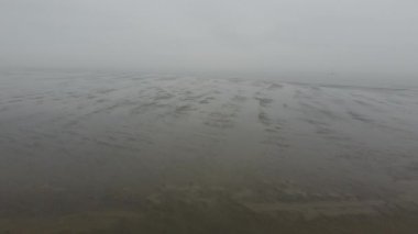 Almanya 'nın Wadden Denizi üzerinden Cuxhaven şehrine uçuş