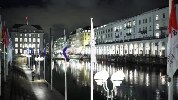 夜のハンブルクの素晴らしい街の中心部 — ストック動画
