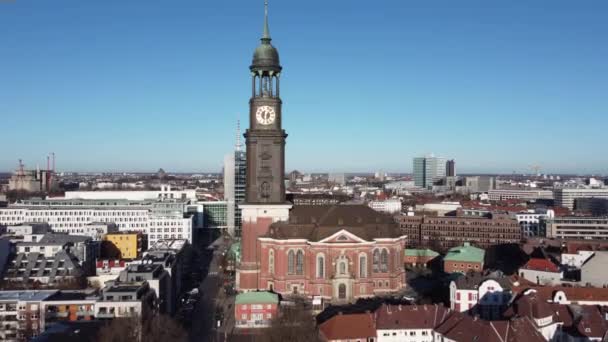 Famosa chiesa di San Michele chiamata Michel nella città di Amburgo — Video Stock
