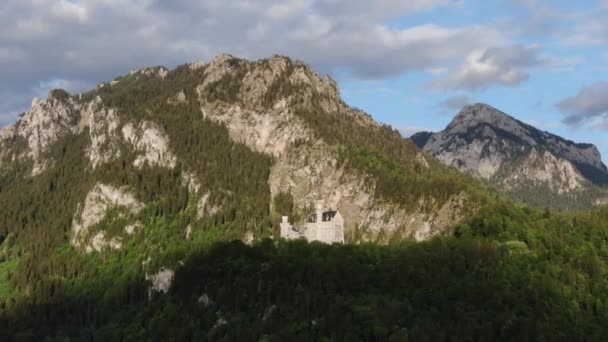 Vuelo sobre el increíble paisaje de Baviera en los Alpes alemanes — Vídeos de Stock