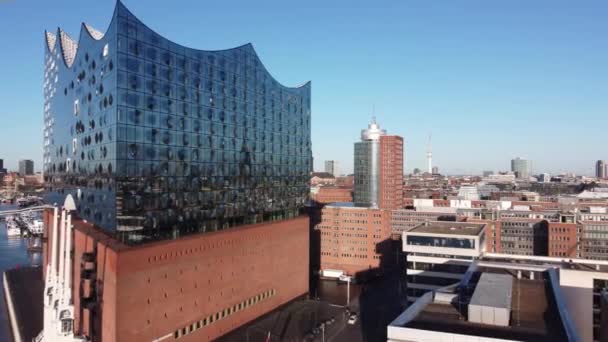 Lot wokół sali koncertowej Elbphilharmonie w Hamburgu - HAMBURG, NIEMCY - GRUDZIEŃ 25, 2020 — Wideo stockowe