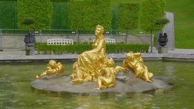 Almanya 'daki Linderhof Kalesi' nin güzel bahçeleri - LINDERHOF, GERMANY - 27 Mayıs 2020