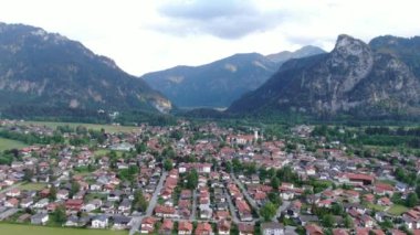 Almanya 'nın Bavyera kentindeki Oberammergau şehrinde hava manzarası