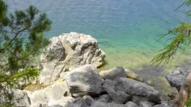 Bavyera 'daki güzel Eibsee dinlenmek için popüler bir yerdir. 