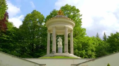 Almanya 'daki Linderhof Kalesi' ndeki Venüs Tapınağı - LINDERHOF, GERMANY - 27 Mayıs 2020