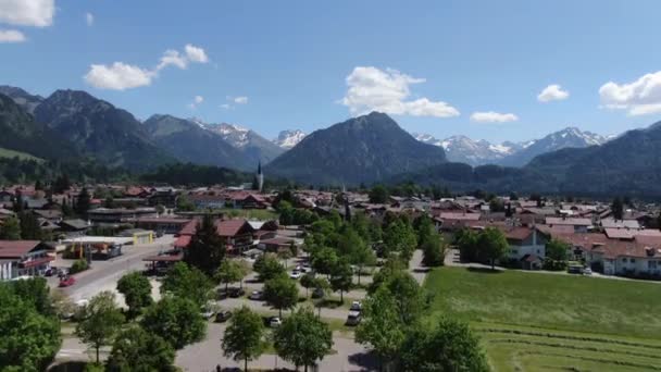 Vue aérienne sur la ville d'Oberstdorf Allemagne — Video