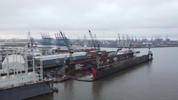 Flight over the huge Hamburg harbor — Stock Video