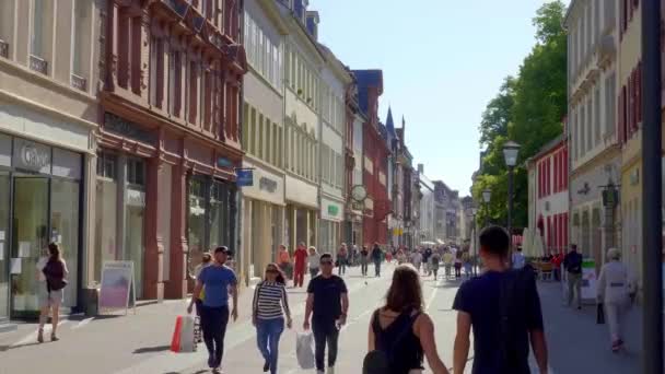 Walking through the pedestrian zone in Heidelberg - HEIDELBERG, GERMANY - MAY 28, 2020 — Stock Video