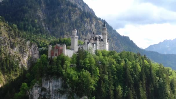 Das berühmte Schloss Neuschwanstein in Bayern — Stockvideo