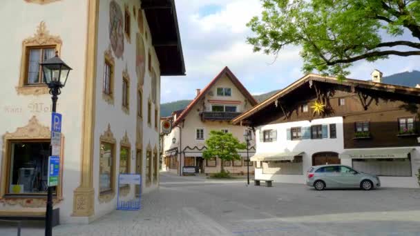 Historic District of Oberammergau - OBERAMMERGAU, BAVARIA - MAY 26, 2020 — Stock Video