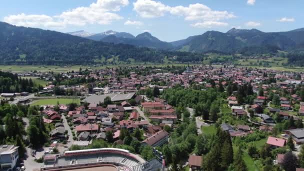 Vista aérea sobre a cidade de Oberstdorf Alemanha — Vídeo de Stock